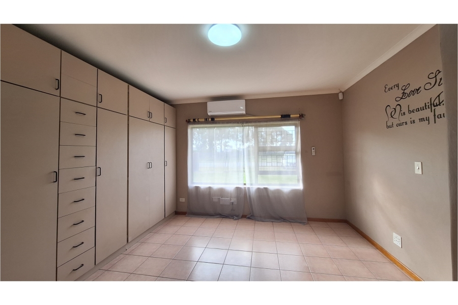 3 Bedroom Property for Sale in Middedorp Western Cape